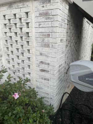 Close view of the column corner where the lattice screen meets the solid brick.
