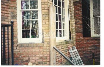 sagging bay window